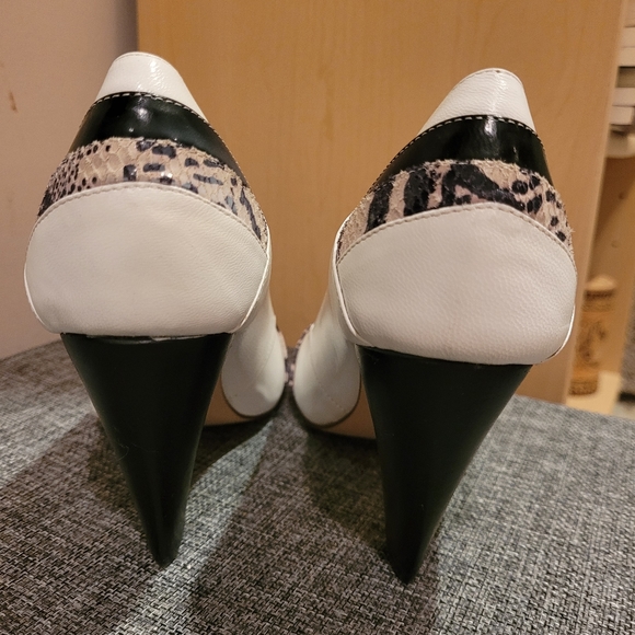 Jeffrey Campbell white with animal print high heels - Picture 2 of 3